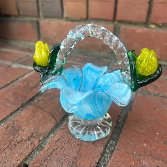4" Vintage light Blue Small Hand Blown Glass Basket Spring Easter Excellent - Picture 5 of 11